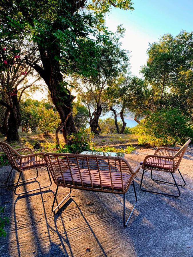Nisaki Mathraki B&B Bagian luar foto