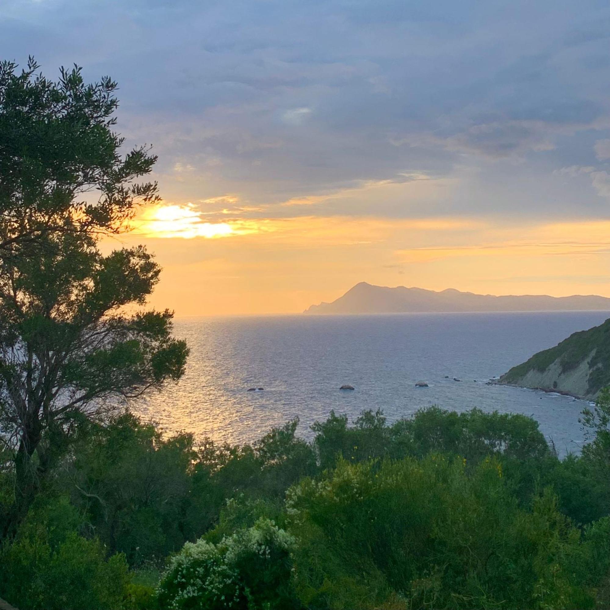 Nisaki Mathraki B&B Bagian luar foto