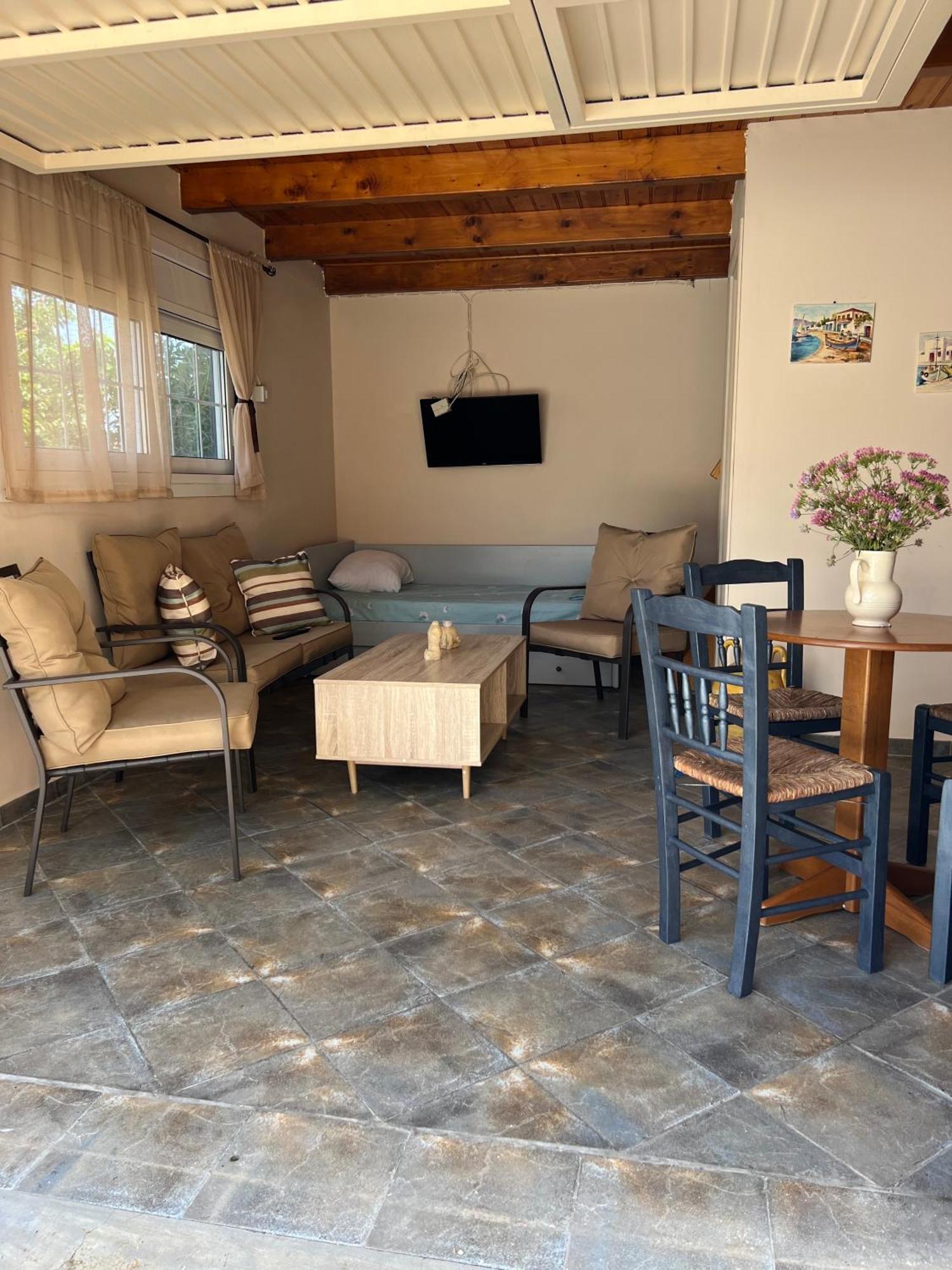 Nisaki Mathraki B&B Bagian luar foto
