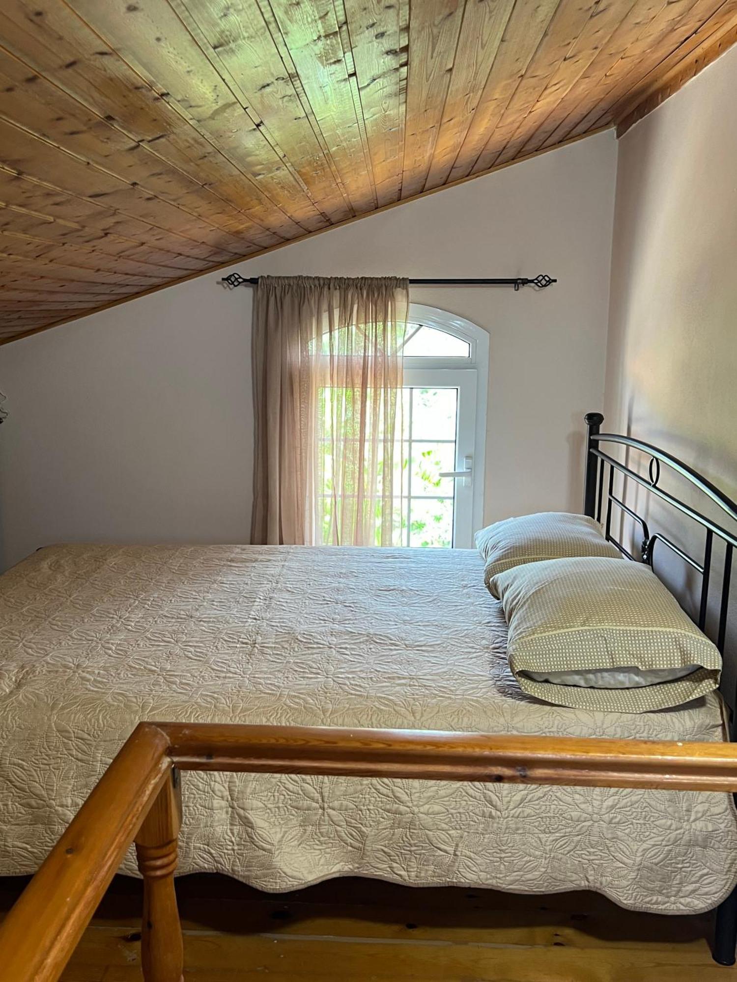 Nisaki Mathraki B&B Bagian luar foto